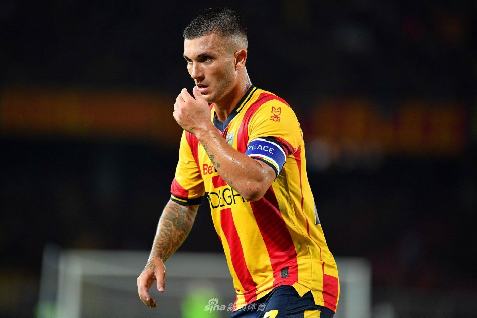 形成了鲜明 形成了鲜明