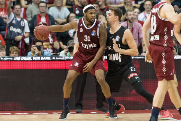 倚重传统的 倚重传统的